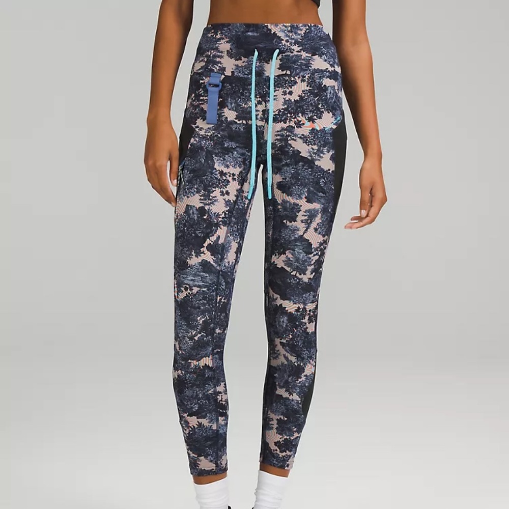 Lulu Cargo Super-High-Rise Hiking Tight 25" - SIZE 4